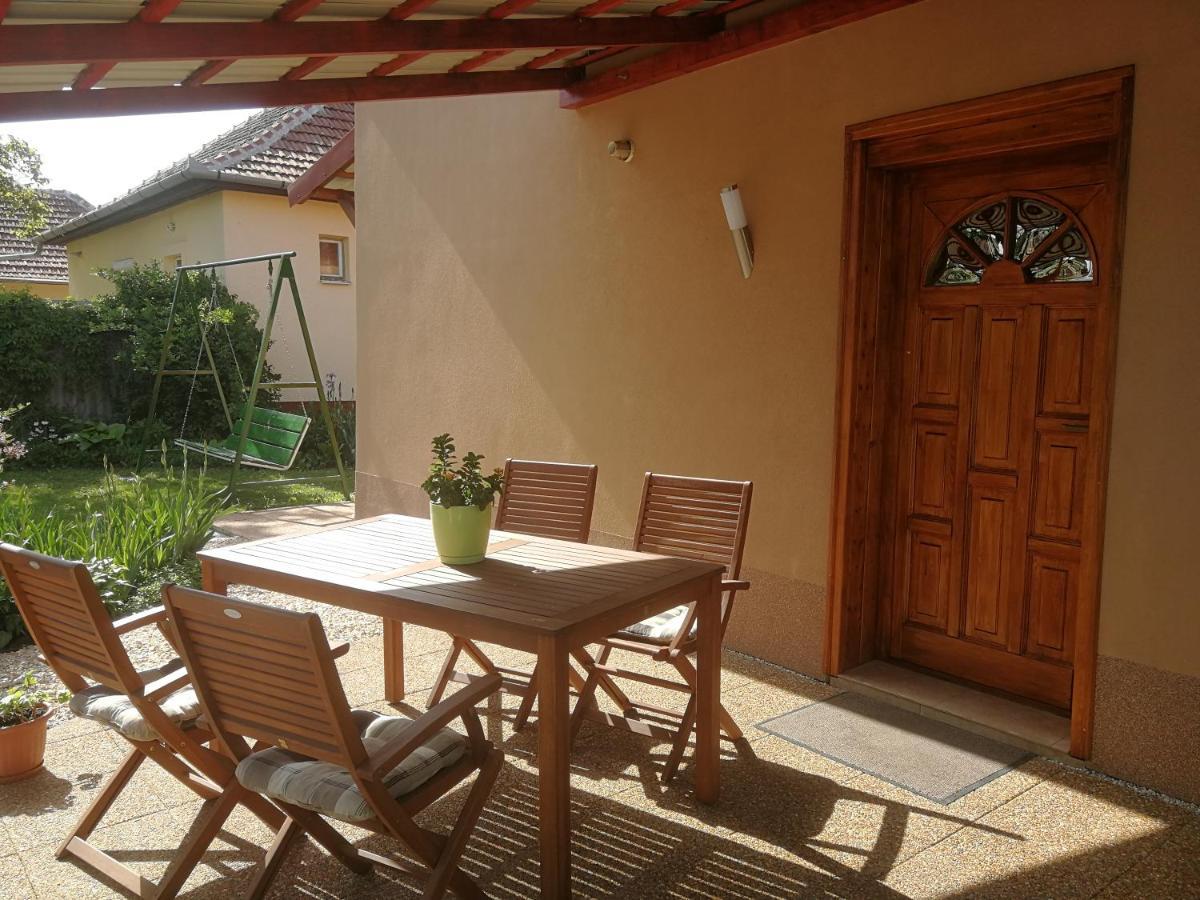 Agnes Vendeghaz Apartment Jula Exterior foto
