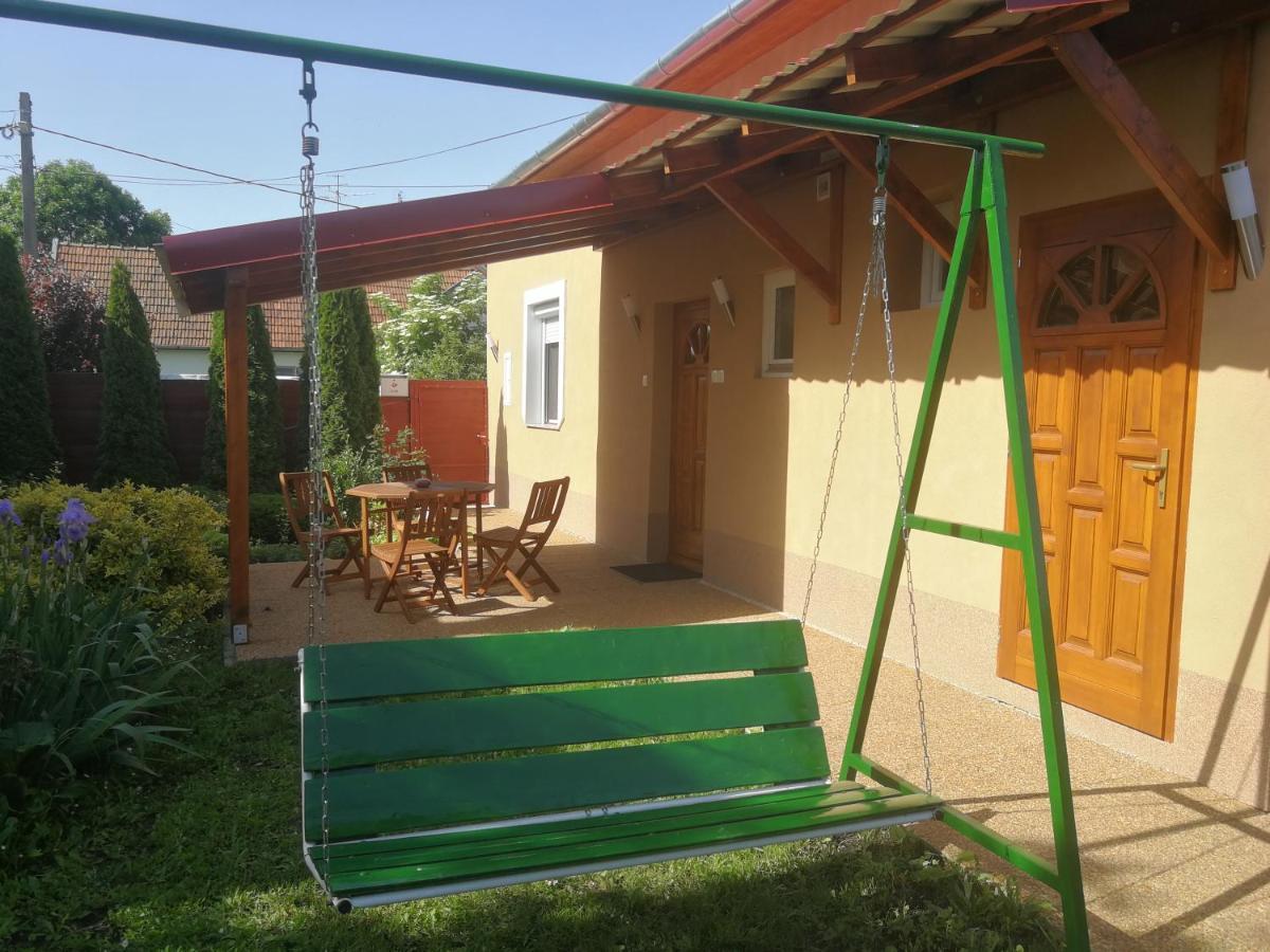 Agnes Vendeghaz Apartment Jula Exterior foto