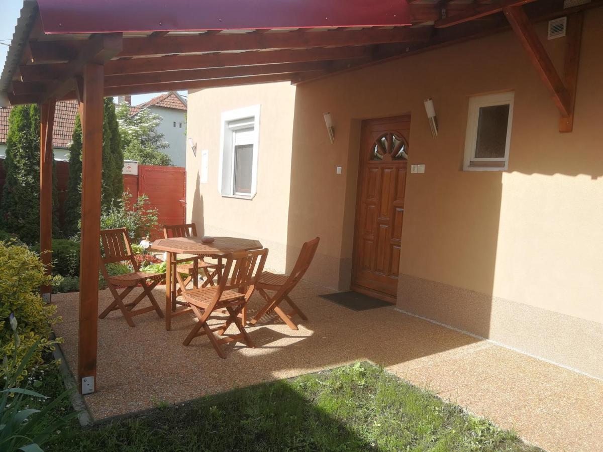 Agnes Vendeghaz Apartment Jula Exterior foto